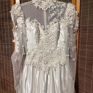 Elegant White Lace Wedding Dress